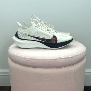 Nike Zoom Gravity sneakers in sail/barely rose/black color way
